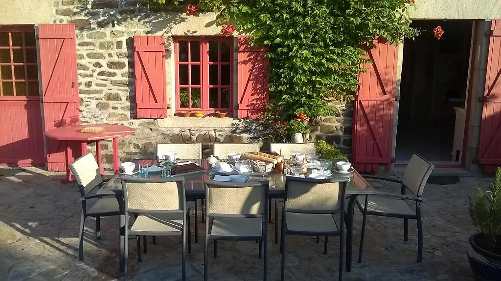 Couette-café Bed and Breakfast Au Jardin D'Eloïse à Tremereuc